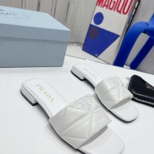 프라다 슬라이드